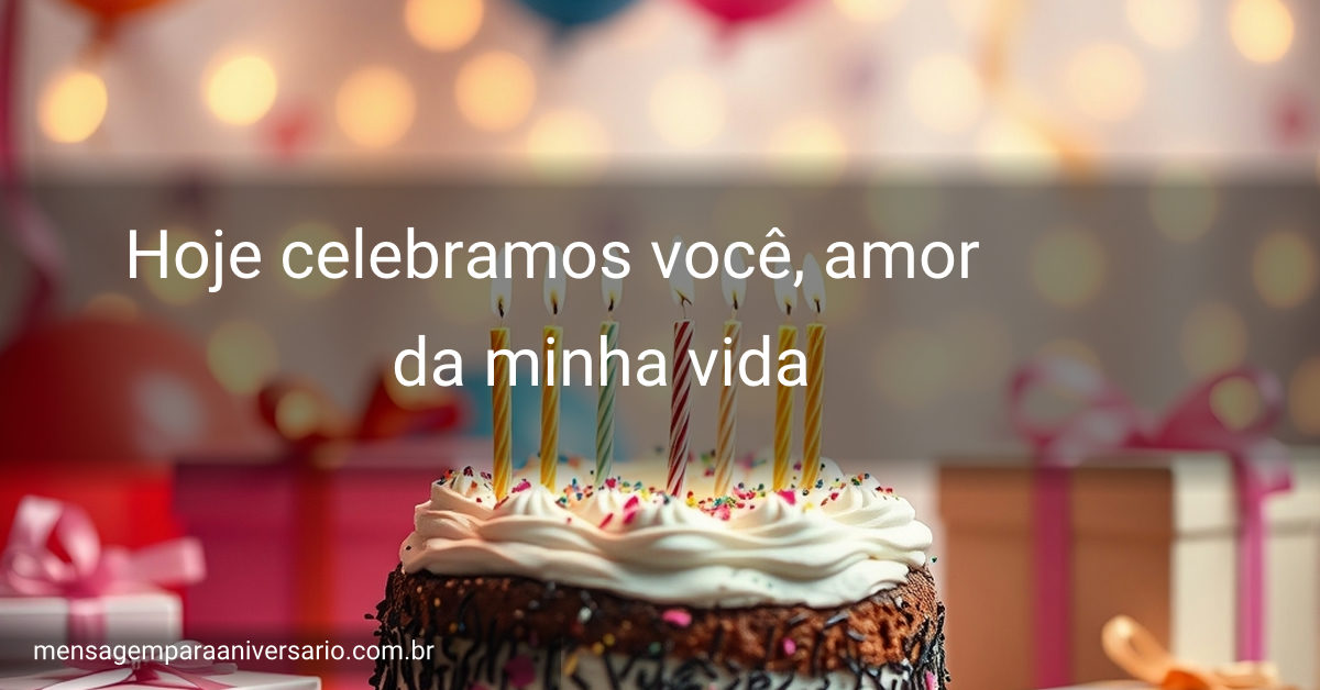 Uma cena festiva de aniversário com bolo, velas, balões, confete e luzes desfocadas.