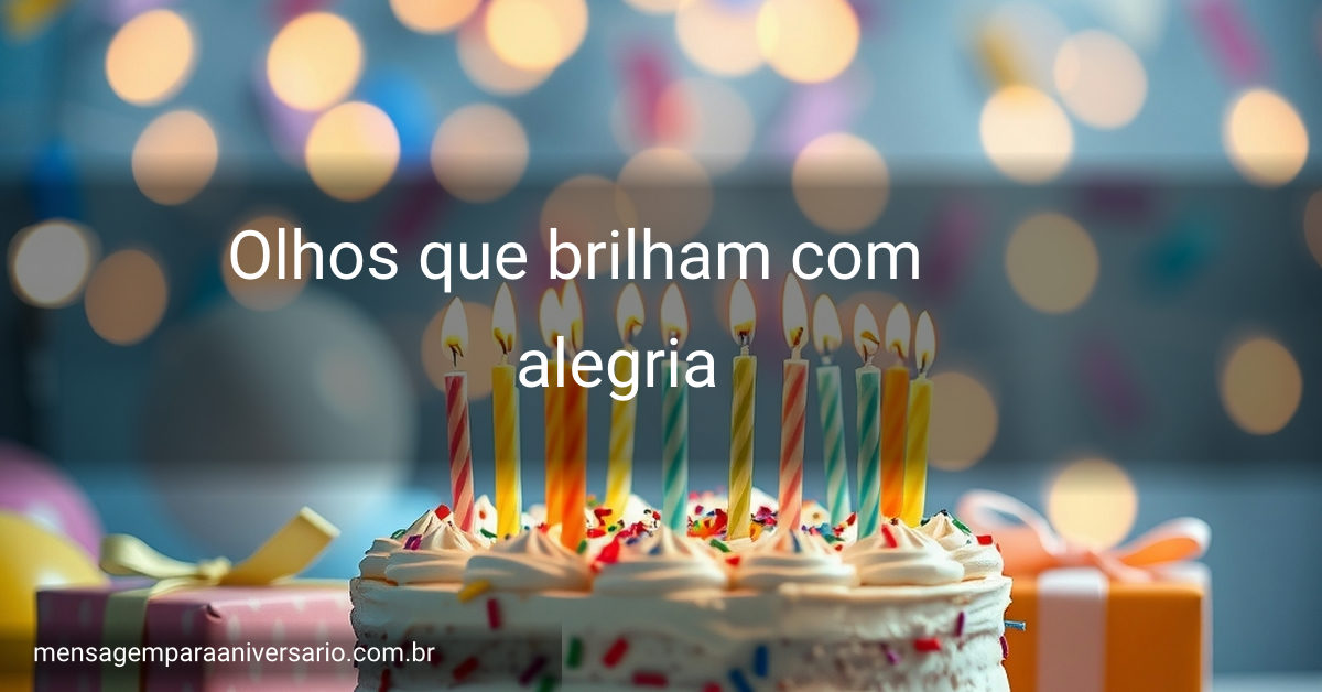Uma cena festiva de aniversário com bolo colorido, velas acesas, balões variados e confete, iluminada por luzes bokeh.